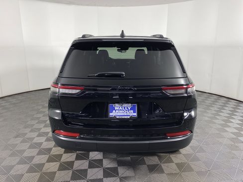 Used 2023 Jeep Grand Cherokee Altitude image 9