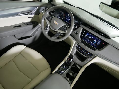 Used 2023 Cadillac XT5 Premium Luxury w/ Technology Package image 8