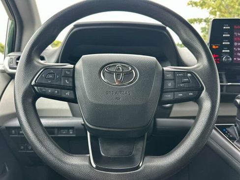 Used 2024 Toyota Sienna LE AWD/4WD image 27