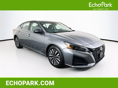 Used 2025 Nissan Altima 2.5 SV FWD image 1