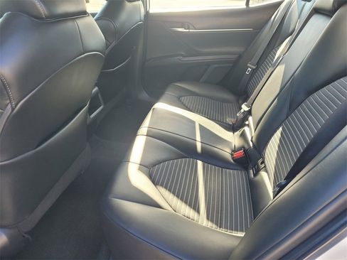 Used 2022 Toyota Camry SE image 8