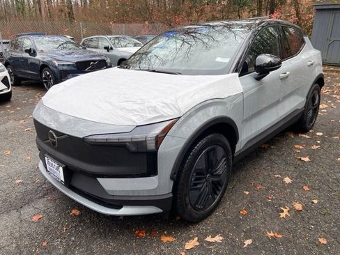 New 2026 Volvo EX30 Cross Country Ultra image 3