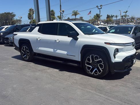 Used 2024 Chevrolet Silverado EV RST AWD/4WD image 2
