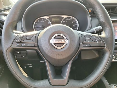 New 2025 Nissan Kicks Play S image 18