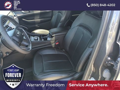 Used 2023 Jeep Grand Cherokee L Limited w/ Luxury Tech Group II RWD image 11