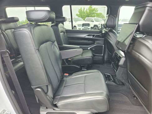 Used 2025 Jeep Wagoneer Series II w/ Premium Group I AWD/4WD image 19