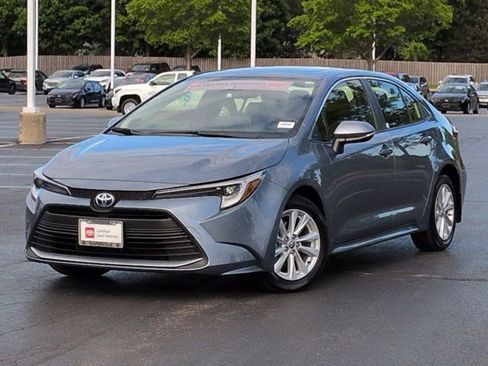 Certified 2025 Toyota Corolla XLE FWD image 2
