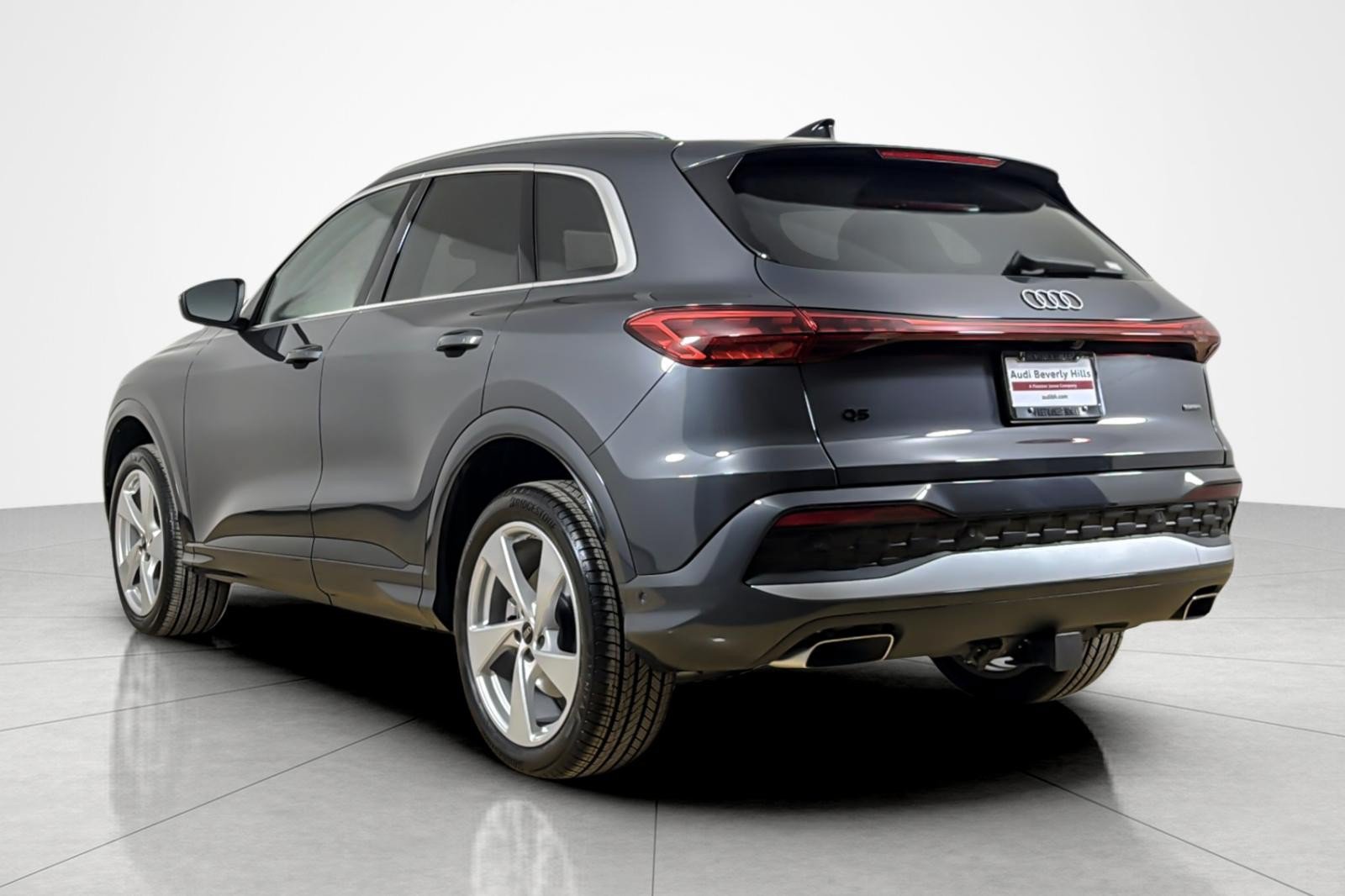 Used 2025 Audi Q5 Premium Plus w/ Premium Plus AWD/4WD image 3