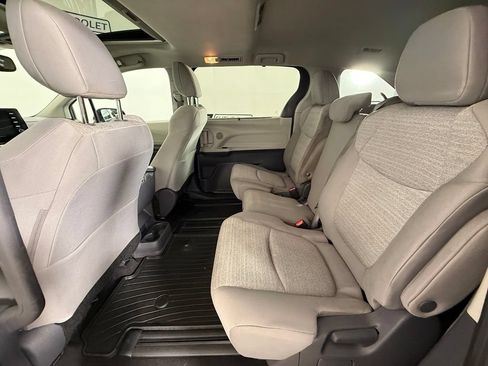 Used 2021 Toyota Sienna LE w/ LE Plus Package FWD image 16