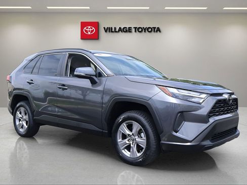 Certified 2022 Toyota RAV4 XLE w/ Convenience Package FWD image 7