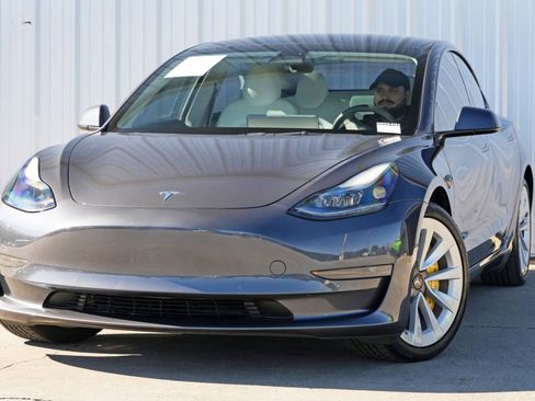 Used 2022 Tesla Model 3 image 3