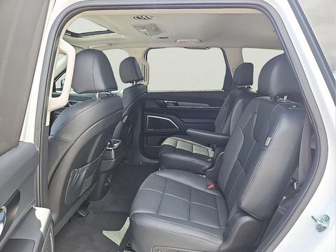 Used 2024 Kia Telluride EX w/ EX Captain's Chair Package AWD/4WD image 8