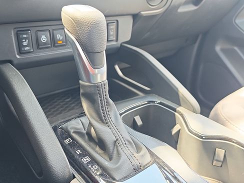 Used 2026 Nissan Frontier SV w/ All-Weather Content Package RWD image 19