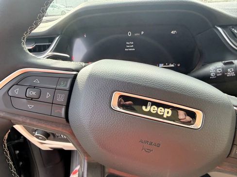 New 2025 Jeep Grand Cherokee L Limited image 32