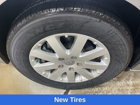Used 2016 Chrysler Town & Country Touring FWD image 10
