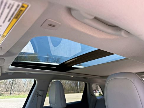 Used 2019 Jeep Cherokee Limited image 19