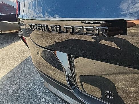 Used 2022 Chevrolet TrailBlazer RS w/ Sun and Liftgate Package FWD image 10