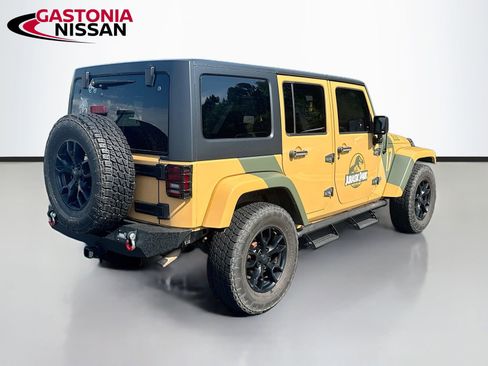 Used 2013 Jeep Wrangler Unlimited Sahara w/ Connectivity Group AWD/4WD image 9