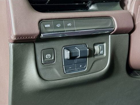 Used 2021 Cadillac Escalade Sport Platinum image 13