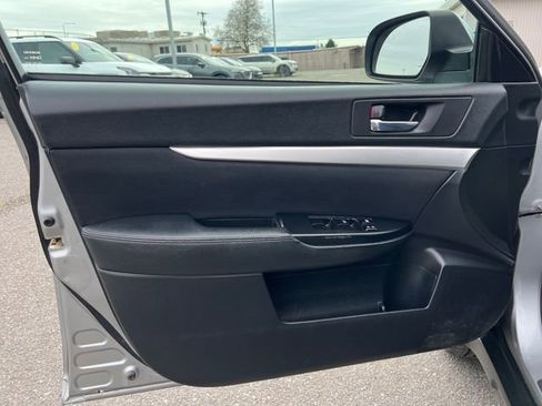 Used 2011 Subaru Outback 2.5i Premium image 19