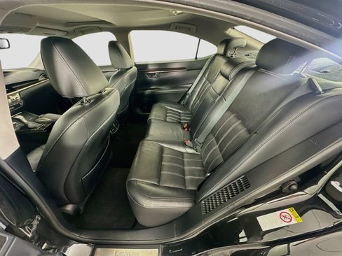 Used 2017 Lexus ES 300h FWD image 28