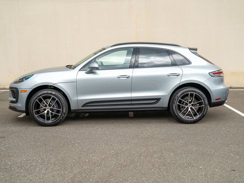 Certified 2026 Porsche Macan AWD/4WD image 2