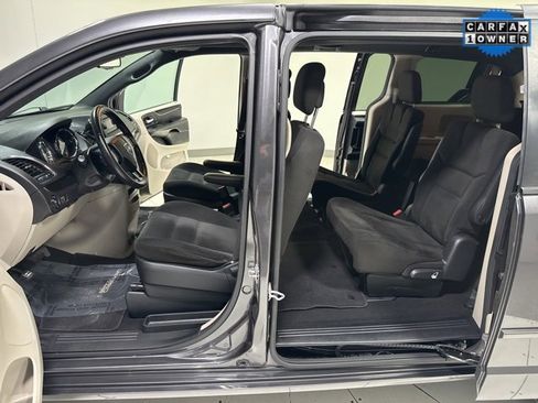 Used 2016 Dodge Grand Caravan SE image 5