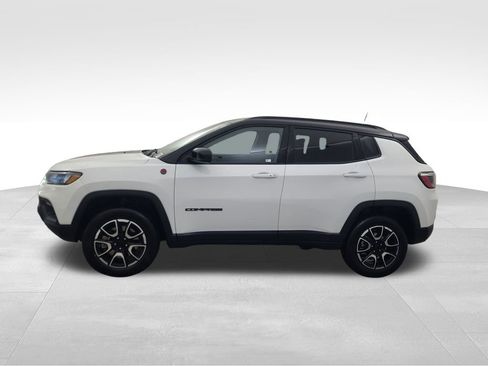 Used 2024 Jeep Compass Trailhawk image 7