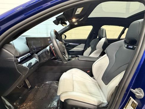 Used 2025 BMW M5 w/ Executive Package image 33
