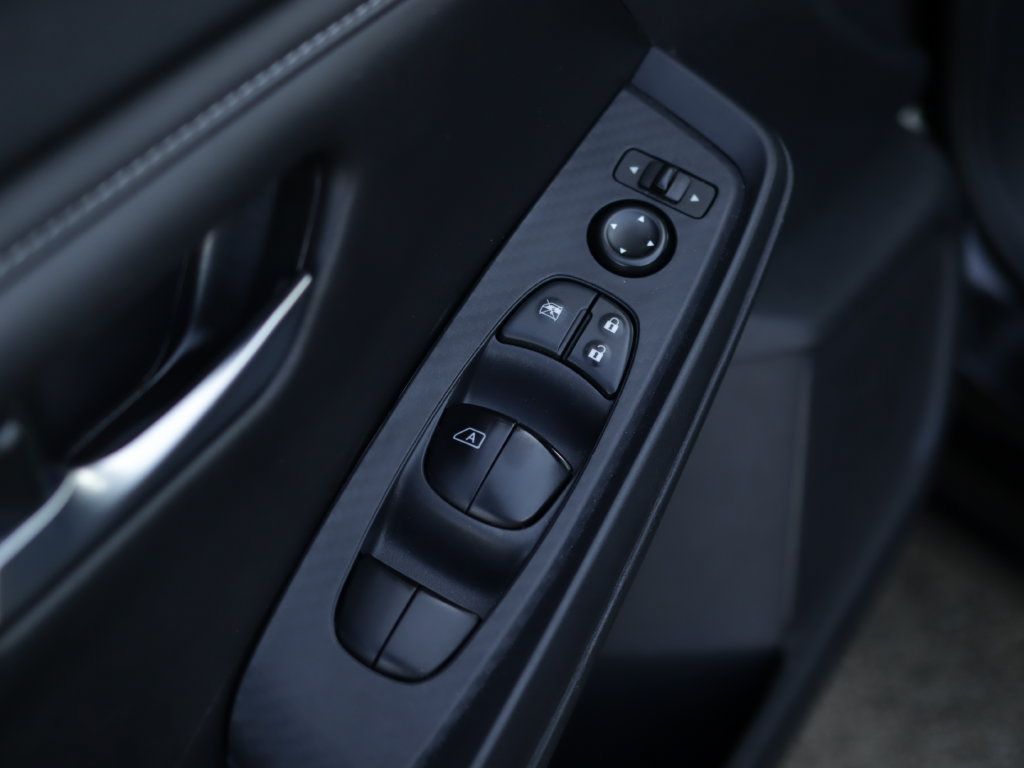 Used 2024 Nissan Sentra SV FWD image 21