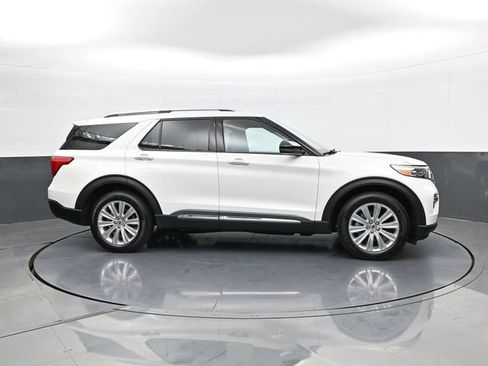 Used 2024 Ford Explorer Limited w/ Limited Technology Package AWD/4WD image 4