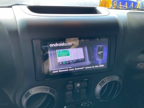 Used 2018 Jeep Wrangler Unlimited Sport S AWD/4WD image 14