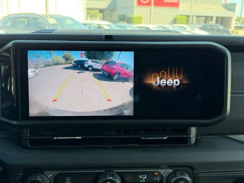 Used 2024 Jeep Wrangler Unlimited Rubicon 4xe AWD/4WD image 24