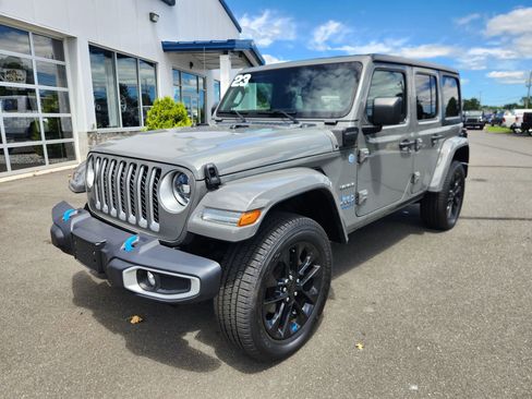 Used 2023 Jeep Wrangler Unlimited Sahara image 5