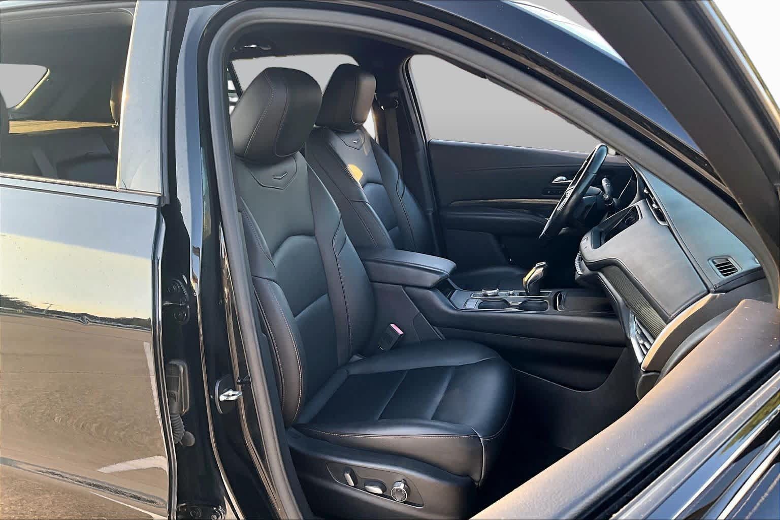 Used 2019 Cadillac XT4 Sport w/ Cold Weather Package FWD image 8