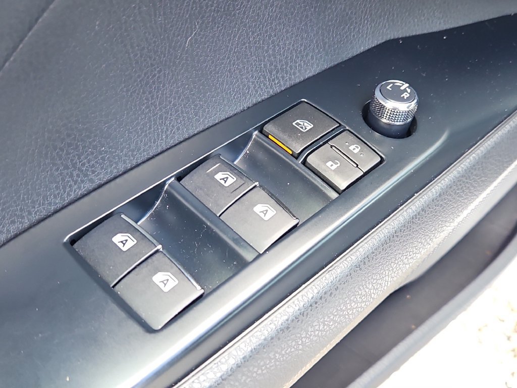 Used 2020 Toyota Camry XLE FWD image 24