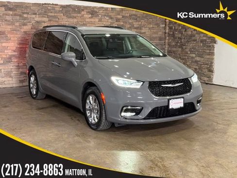 Used 2022 Chrysler Pacifica Touring-L AWD/4WD image 1