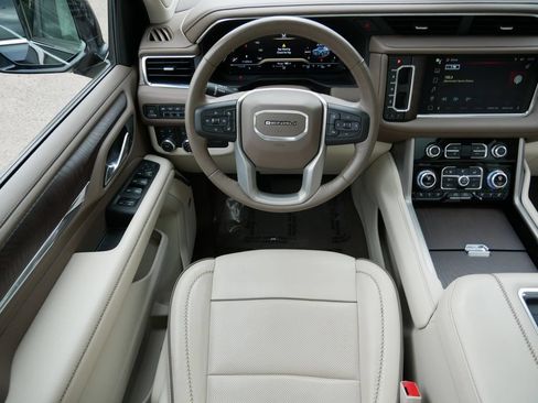 Used 2022 GMC Yukon XL Denali AWD/4WD image 12