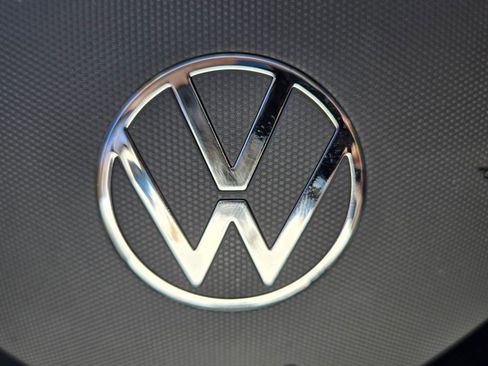 Certified 2025 Volkswagen Tiguan SE w/ Panoramic Sunroof Package AWD/4WD image 29