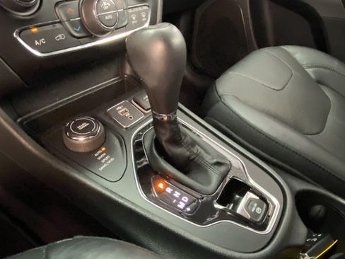 Used 2019 Jeep Cherokee Limited AWD/4WD image 22