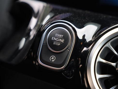 Used 2025 Mercedes-Benz GLA 250 image 14