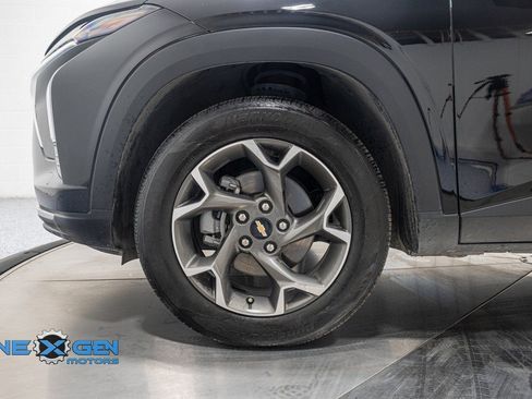 Used 2025 Chevrolet Trax LT w/ Driver Confidence Package image 43