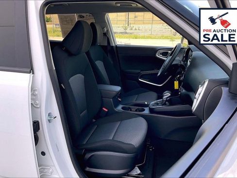 Used 2025 Kia Soul LX FWD image 7