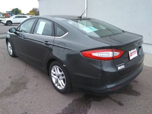 Used 2015 Ford Fusion SE image 7