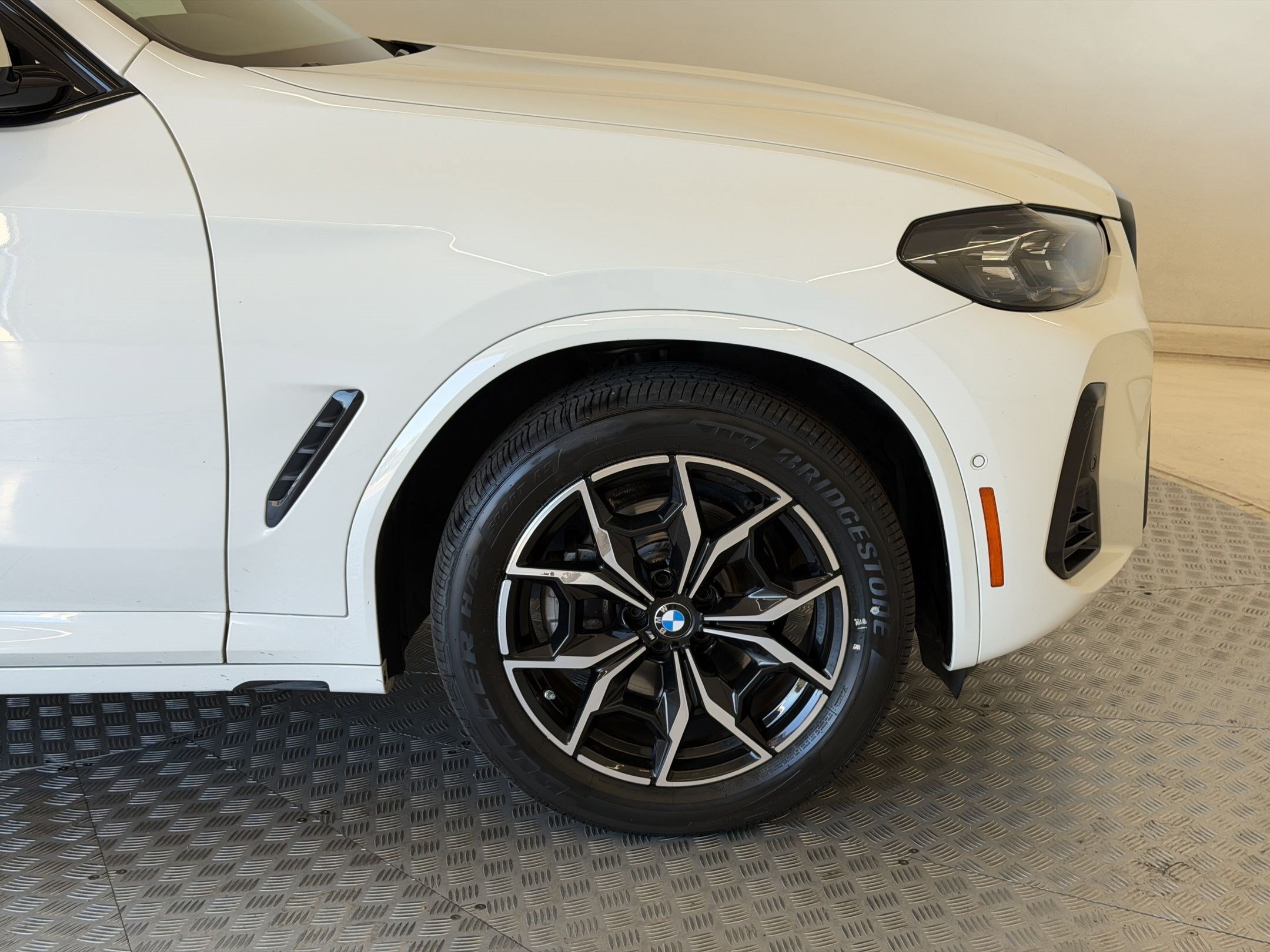 Used 2024 BMW X3 xDrive30i w/ M Sport Package AWD/4WD image 13