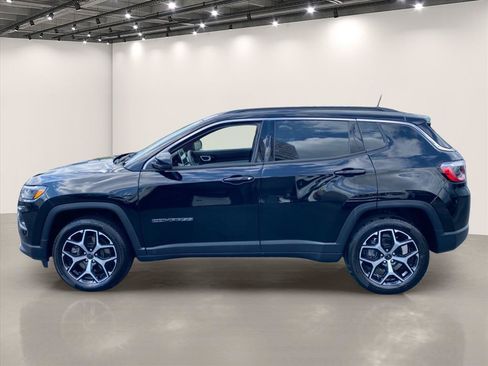 Used 2025 Jeep Compass Limited AWD/4WD image 4