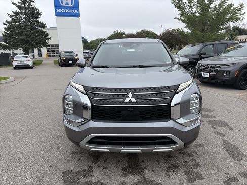 Used 2024 Mitsubishi Outlander SE AWD/4WD image 2