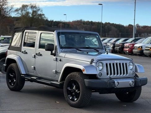 Used 2016 Jeep Wrangler Unlimited Sahara w/ Connectivity Group image 28