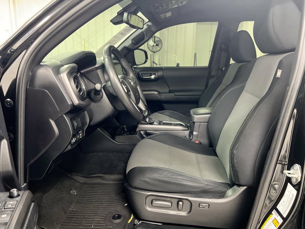 Used 2021 Toyota Tacoma TRD Off-Road AWD/4WD image 19