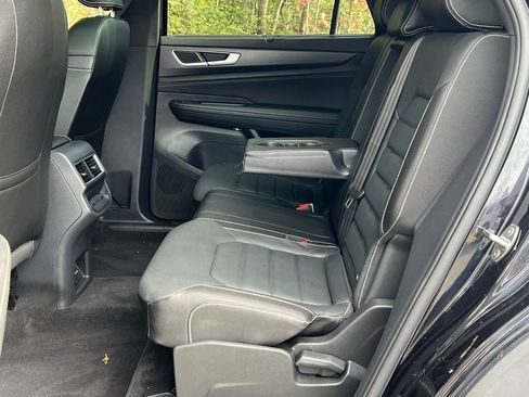 Certified 2024 Volkswagen Atlas Cross Sport SEL R-Line image 15